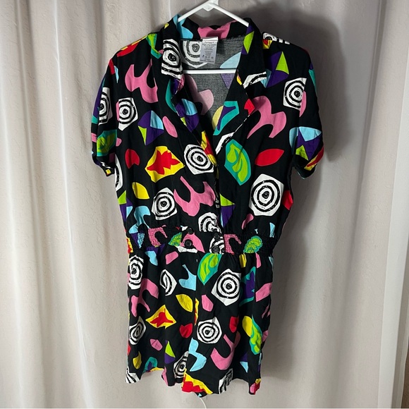 HALLOWEEN THINGS NETFLIX Artsy Obstruct Colorful Romper Jumpsuit SzL - Picture 3 of 7